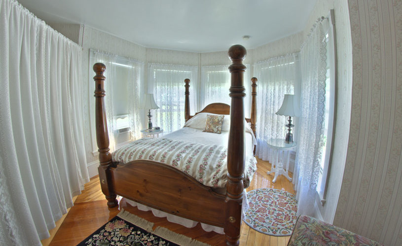 amethyst turret four poster bed